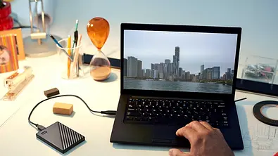 WD Festplatte an Computer angeschlossen.  - Foto: Amazon / WD