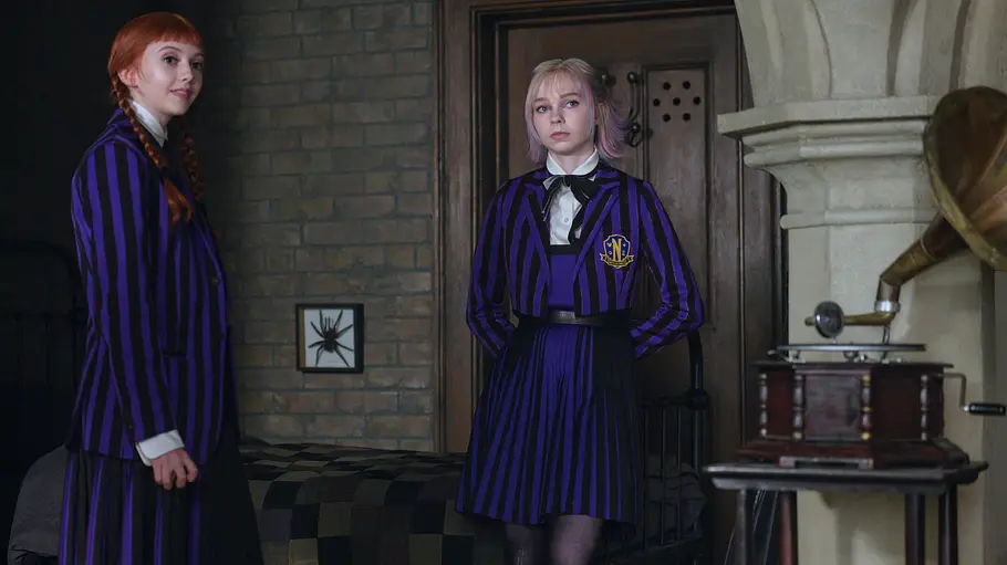 Evie Templeton als Agnes DeMille und Emma Myers als Enid Sinclair.