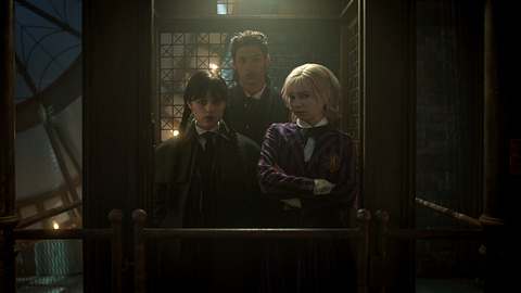 Wednesday,  Enid Sinclair und ihr Freund in der Nevermore Academy! - Foto: Netflix