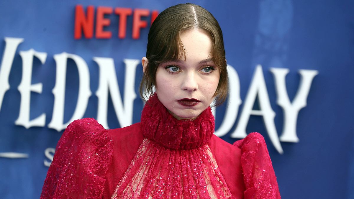 Emma Myers Emma Myers auf dem roten Teppich bei der Premiere der zweiten Staffel von Wednesday