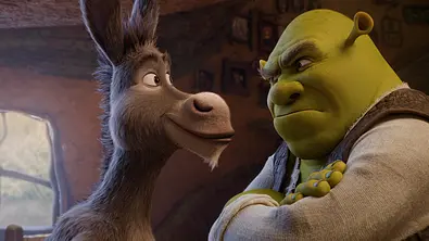 Shrek schaut Esel angenervt an. - Foto: 2026 DreamWorks Animation. All Rights Reserved. Shrek schaut Esel angenervt an. - Foto: 2026 DreamWorks Animation. All Rights Reserved.