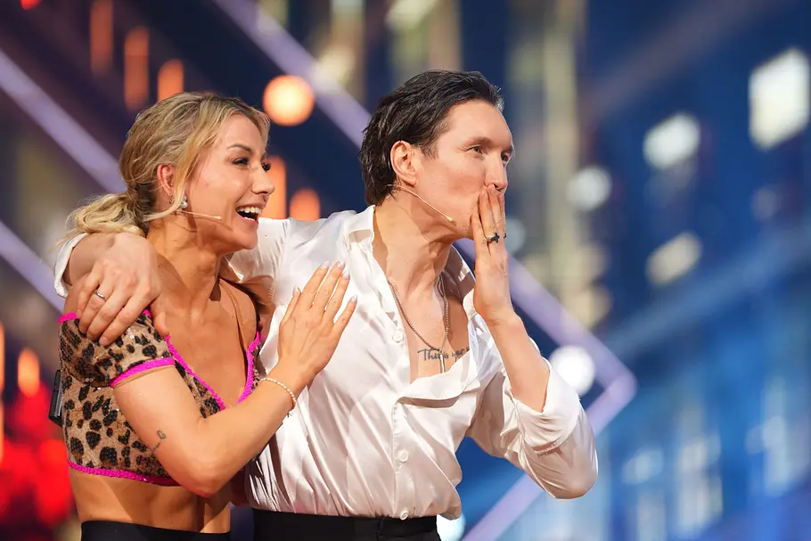 Wer ist im Lets Dance-Finale 2026? So lief die Entscheidung ab, wer ins Lets Dance-Finale 2026 einziehen darf: Anna-Carina Woitschack, Milano und Joel Mattli durften sich am Ende freuen!