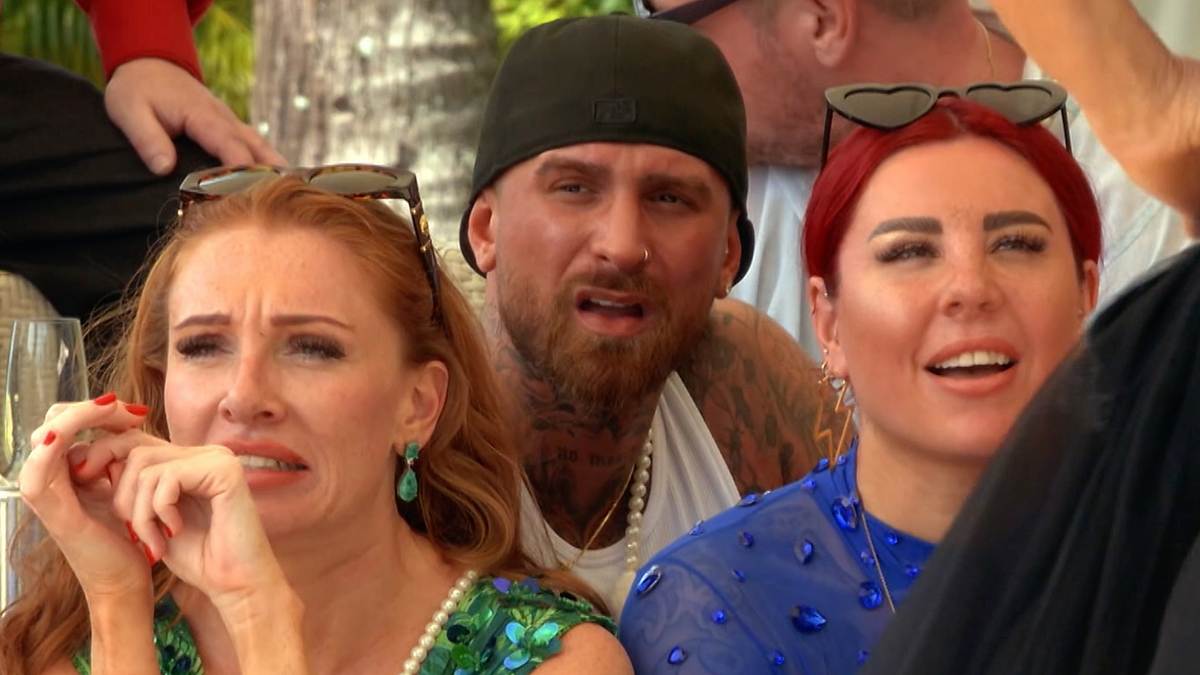 Wer ist raus bei „Die Villa der Versuchungen“? Wer ist raus bei „Die Villa der Versuchungen“? Das Bild zeigt Georgina Fleur, Gigi Birofio und Kate Merlan mit erstaunten Gesichern