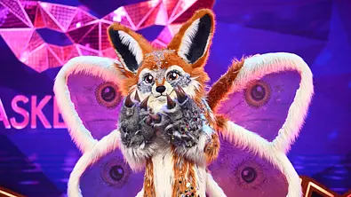 Motto Momo auf der Bühne von „The Masked Singer“. - Foto: Joyn/Willi Weber Motto Momo auf der Bühne von „The Masked Singer“. - Foto: Joyn/Willi Weber