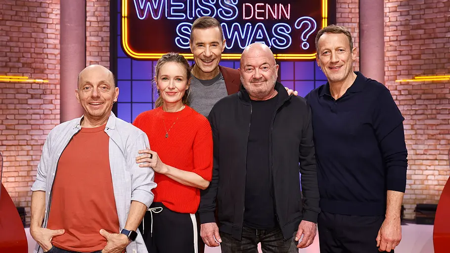 Moderator Kai Pflaume (M.) und seine Rateteam-Kapitäne Bernhard Hoëcker (l.) und Wotan Wilke Möhring (r.) begrüßen in dieser Sendung die Schauspielerin Stefanie Stappenbeck (2.v.l.) und den Schauspieler Florian Martens (2.v.r.). Moderator Kai Pflaume (M.) und seine Rateteam-Kapitäne Bernhard Hoëcker (l.) und Wotan Wilke Möhring (r.) begrüßen in dieser Sendung die Schauspielerin Stefanie Stappenbeck (2.v.l.) und den Schauspieler Florian Martens (2.v.r.).