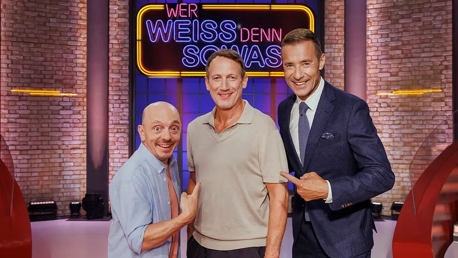 Wer weiss denn sowas Staffelstart Teamkapitän Bernhard Hoëcker, Teamkapitän Wotan Wilke Möring und Moderator Kai Pflaume.