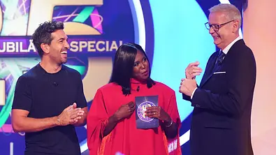 Elyas M´Barek, Motsi Mabuse und Günther Jauch beim „Wer wird Millionär? 25 Jahre - Das große Jubiläums-Special“. - Foto: RTL Elyas M´Barek, Motsi Mabuse und Günther Jauch beim „Wer wird Millionär? 25 Jahre - Das große Jubiläums-Special“. - Foto: RTL