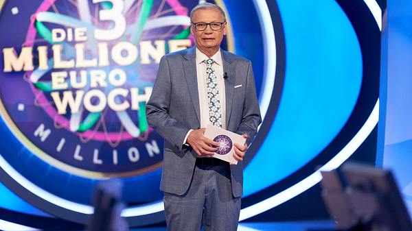 Günther Jauch lächelt - Foto: RTL