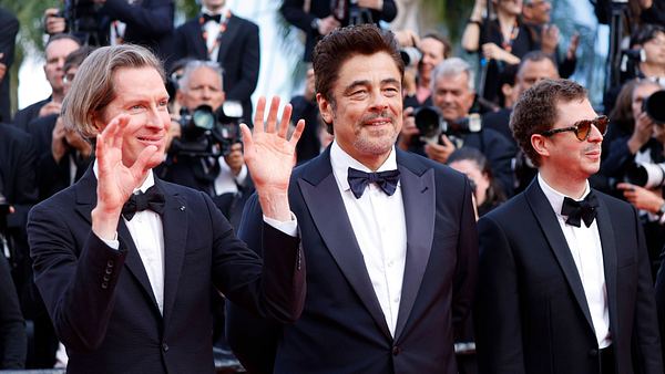 Wes Anderson, Benicio del Toro und Michael Cera bei der Premiere des Kinofilms „Der phönizische Meisterstreich“ - Foto: IMAGO / Future Image