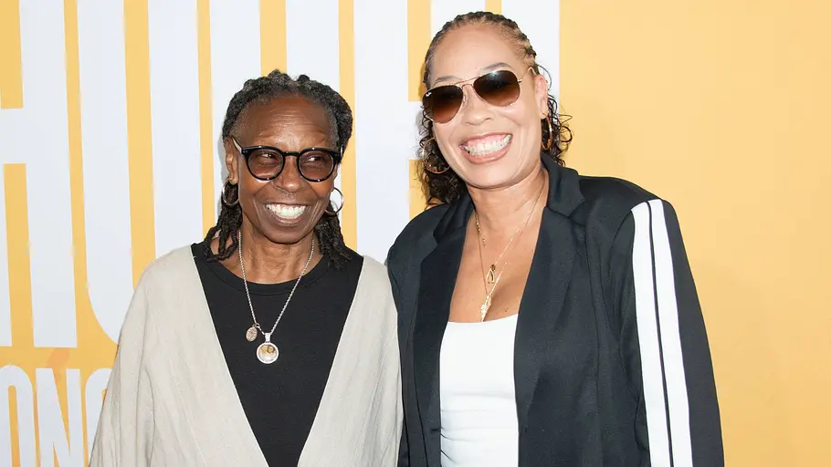 Whoopi Goldberg mit ihrer Tochter. Whoopi Goldberg mit ihrer Tochter auf dem roten Teppich.
