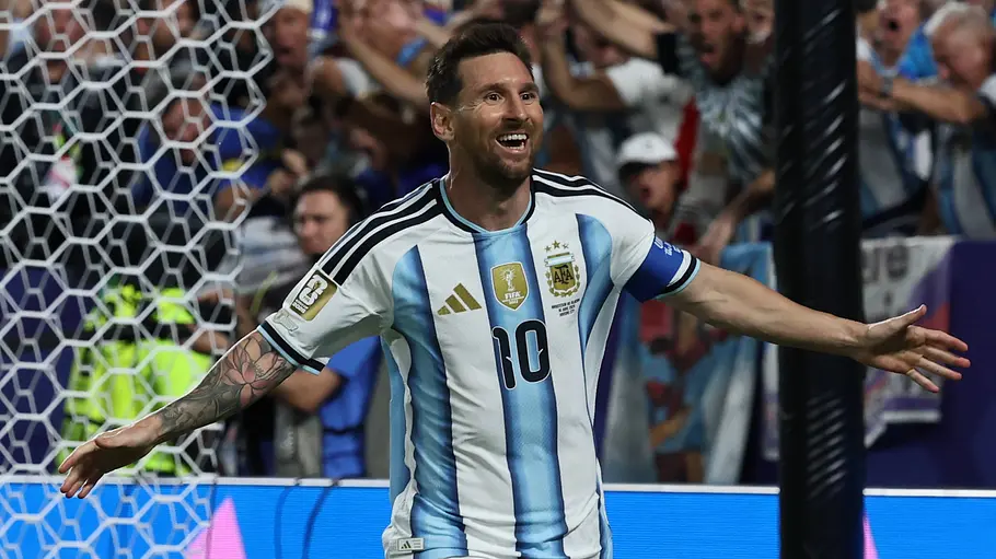 Lionel Messi jubelt Lionel Messi jubelt nach einem Tor beim Sieg der Argentinier bei der WM 2026.