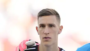 Nationalspieler Nico Schlotterbeck schaut ernst in die Kamera. - Foto: IMAGO / DeFodi Images Nationalspieler Nico Schlotterbeck schaut ernst in die Kamera. - Foto: IMAGO / DeFodi Images