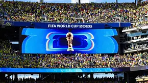 Ein riesiger Monitor im Stadion zeigt den WM Pokal - Foto: IMAGO / ZUMA Press Ein riesiger Monitor im Stadion zeigt den WM Pokal - Foto: IMAGO / ZUMA Press