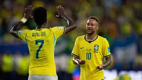 Vinicius Jr. läuft nach einem Tor auf einen lächelnden Neymar zu. - Foto: IMAGO / Visionhaus Vinicius Jr. läuft nach einem Tor auf einen lächelnden Neymar zu. - Foto: IMAGO / Visionhaus