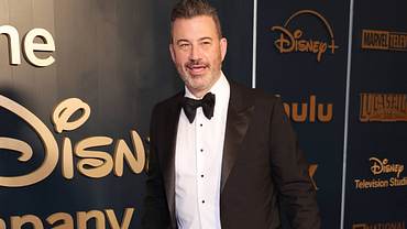 Jimmy Kimmel im Smoking - Foto:  IMAGO / ABACAPRESS