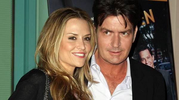 Skandal-Paar Charlie Sheen und Brooke Mueller, hier 2008, sind wieder vereint. - Foto:  IMAGO / ZUMA Press Wire