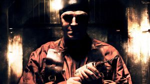 Plakatmotiv zum Film „Hostel 3“. Ein Mann mit Bohrmaschine in der Hand. - Foto: TMDB