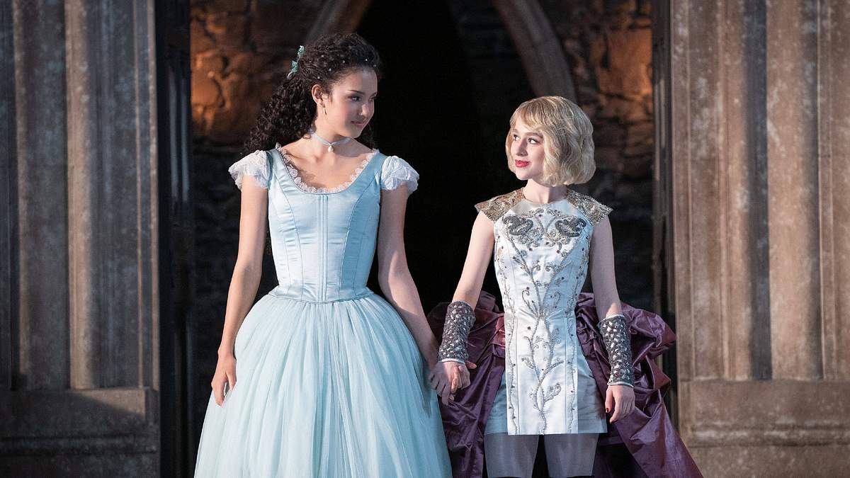 Kann es auch für Bösewichte ein Happy End geben? Szene aus The School for Good and Evil mit Sophie und Agatha