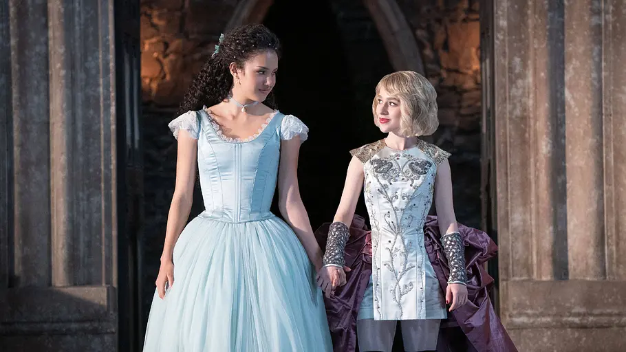 Kann es auch für Bösewichte ein Happy End geben? Szene aus The School for Good and Evil mit Sophie und Agatha