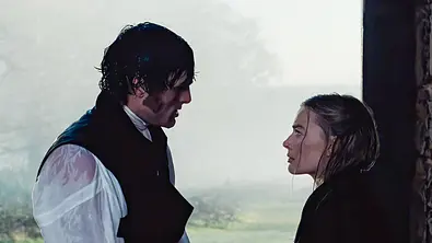 Szene aus Wuthering Heights mit Jacob Elordi und Margot Robbie. - Foto: IMAGO / Landmark Media