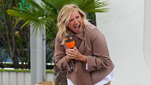 ZDF-Fernsehgarten: Andrea Kiewel von Sicherheitsbestimmungen verwundert - Foto:  IMAGO / BOBO