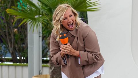 ZDF-Fernsehgarten: Andrea Kiewel von Sicherheitsbestimmungen verwundert - Foto:  IMAGO / BOBO
