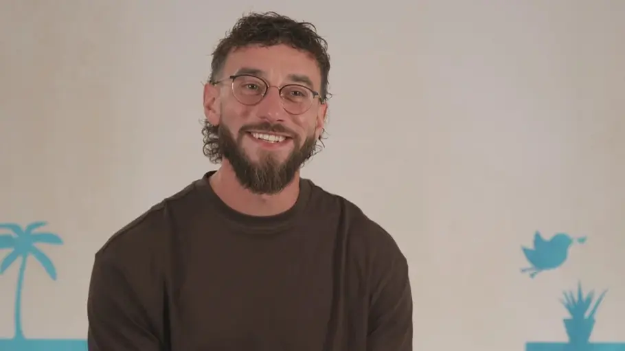 Zimmermann Philip bei „First Dates Hotel“ Zimmermann Philip bei „First Dates Hotel“ lächelt in die Kamera