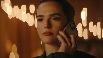 Zoey Deutch im neuen Netflix-Liebesfilm „Voicemails for Isabelle“. - Foto: Netflix Zoey Deutch im neuen Netflix-Liebesfilm „Voicemails for Isabelle“. - Foto: Netflix