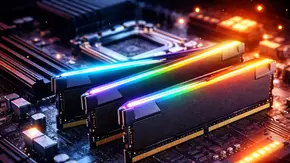 Zwei DDR5-RAM-Module mit RGB-Beleuchtung auf einem modernen Mainboard. - Foto: tvmovie.de/chatgpt