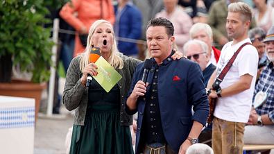 Andrea Kiewel und Stefan Mross im „ZDF-Fernsehgarten“. - Foto: IMAGO / Future Image